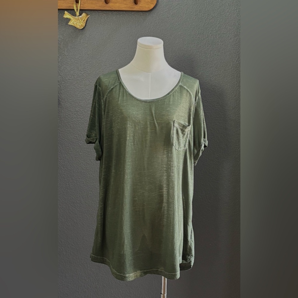 🦚STYLE & CO Rosemary/Sage Green Short Sleeve Tee, semi-sheer, single pocket